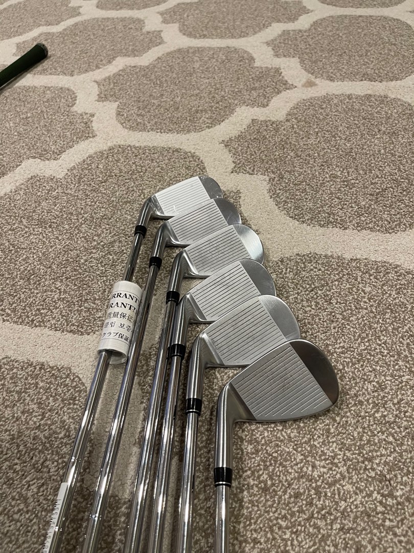 XXIO X Black irons in a head, Sports Equipment, Sports & Games, Golf