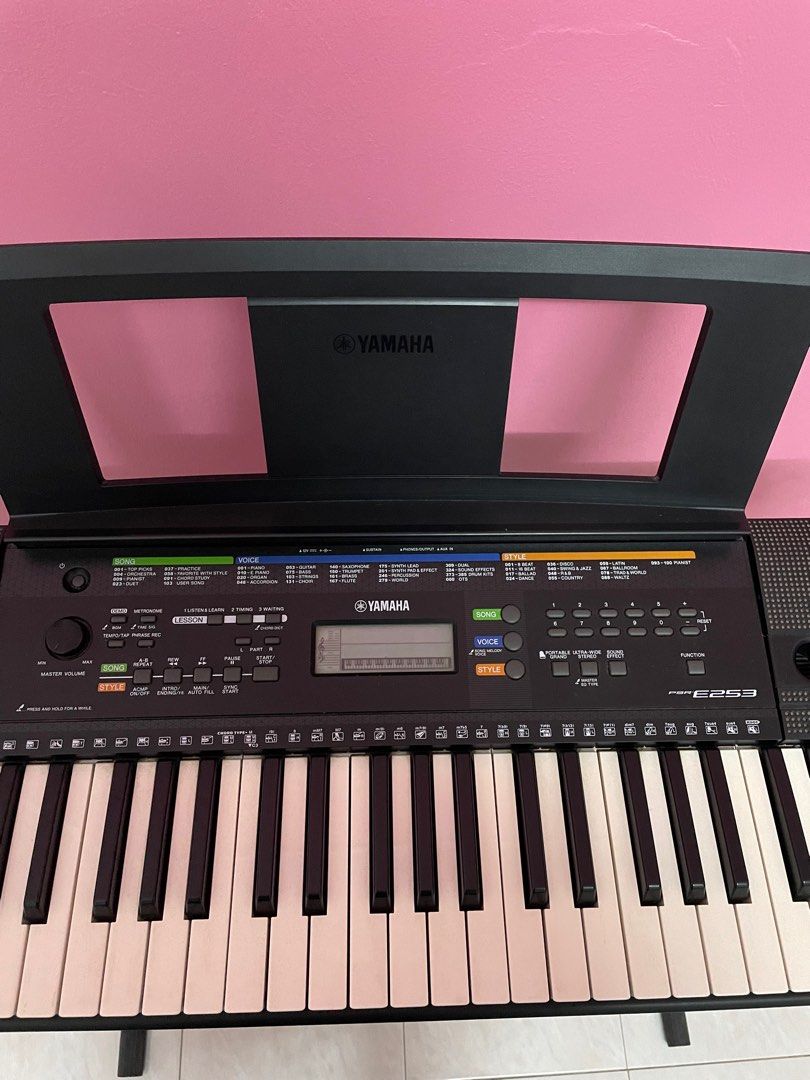 Yamaha keyboard psre253, Hobbies & Toys, Music & Media, Musical