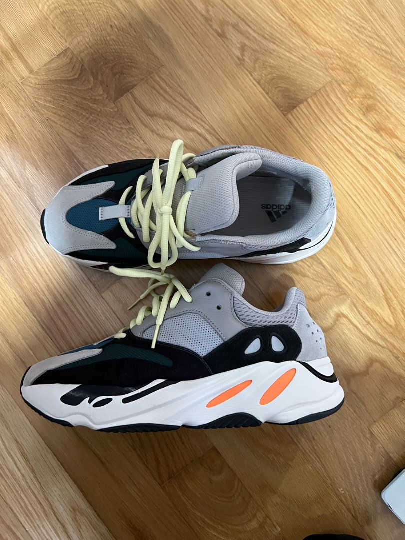 Yeezy Boost 700 wave runner us9.5 Men s Fashion Footwear