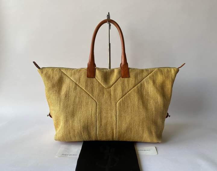 YSL EASY W0VEN C0VERTIBLE T0TE MEDIUM (Category: Luxury Bags & Wallets) located in Manila. Submitted by bagislifeshop (Listing ID 1230611881, Image 1). Description: Y$L EA$Y W0VEN C0VERTIBLE T0TE MEDIUM Lightweight Convertible B@g Weekend T0te to Everday DuffIe B@g Yellow Woven C@nvas Apricot CaIfskin Le@ther Details Silver Tone Hardware Dimension-16.5"×12.5"×6.5" Handle Drop-6" Mint Condition, Rank AB Comes w/ Card & Dustbag 💯 GUARANTEED AUTHEN