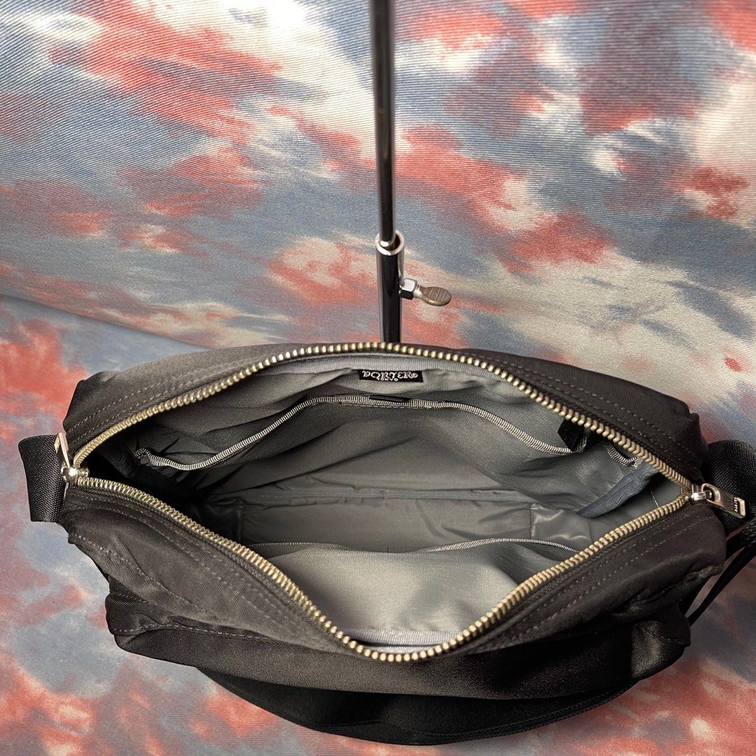 90% new Porter Lift Shoulder bag Black long 黑色長型拉鏈斜揹袋側揹