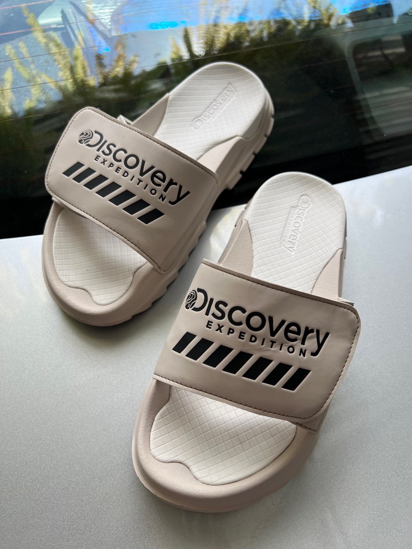 Discovery slippers store