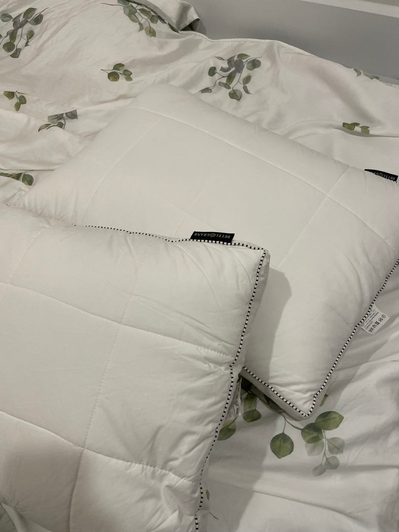 好市多 Costco Hotel Grand 白鵝毛枕 2入組, 家具及居家用品, 居家裝飾, 枕頭在旋轉拍賣