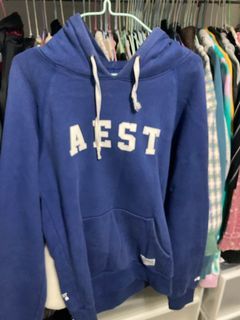 Aest 帽T