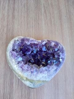 Amethyst Geode - Heart-shaped Mabigat