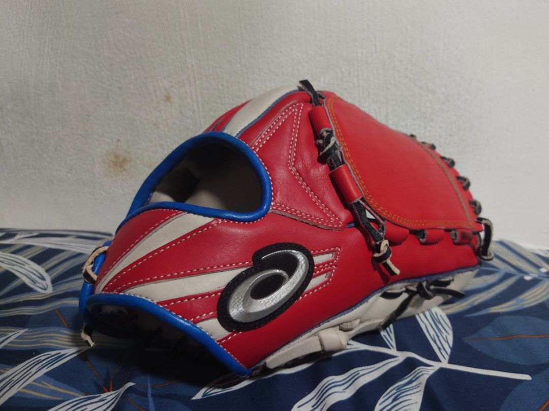 Asics Gold Stage Baseball/Softball glove, Sports Equipment, Sports ...