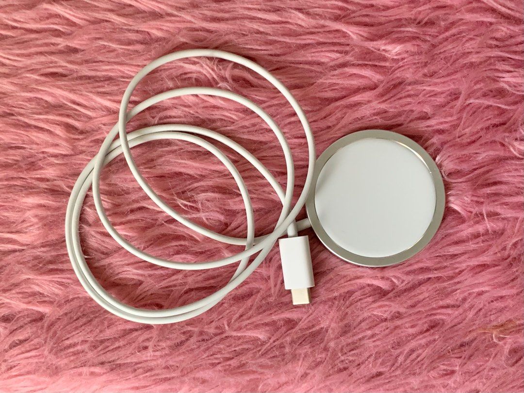 Authentic Apple MagSafe (Category: Chargers) located in Pasig City. Submitted by prelovedby.sy (Listing ID 1230788393, Image 1). Description: Authentic Apple MagSafe.
