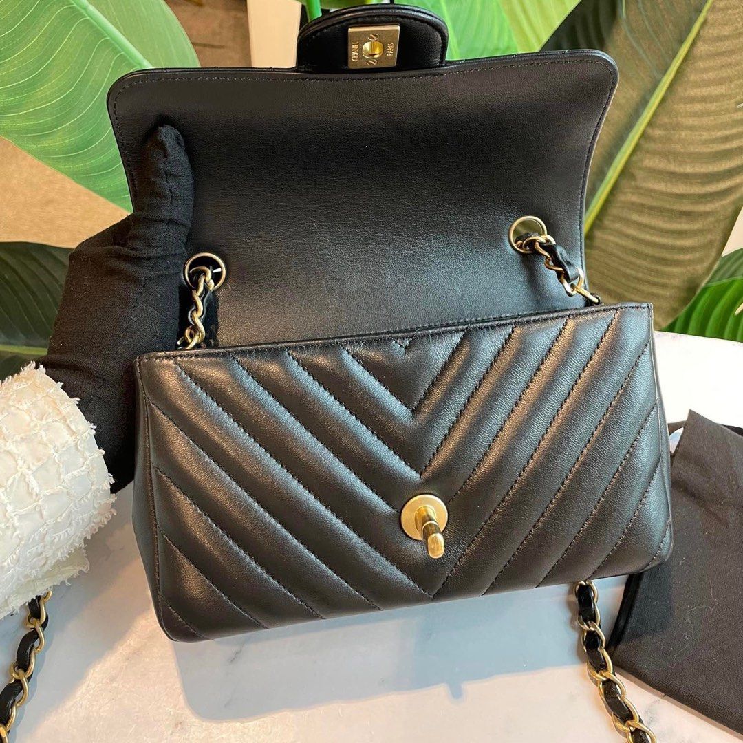 Chanel online chevron purse