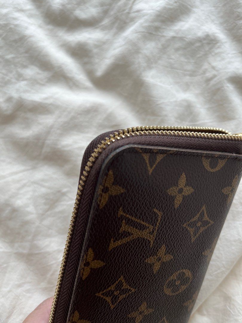 Authentic Louis Vuitton Monogram Zippy Compact Wallet M40499