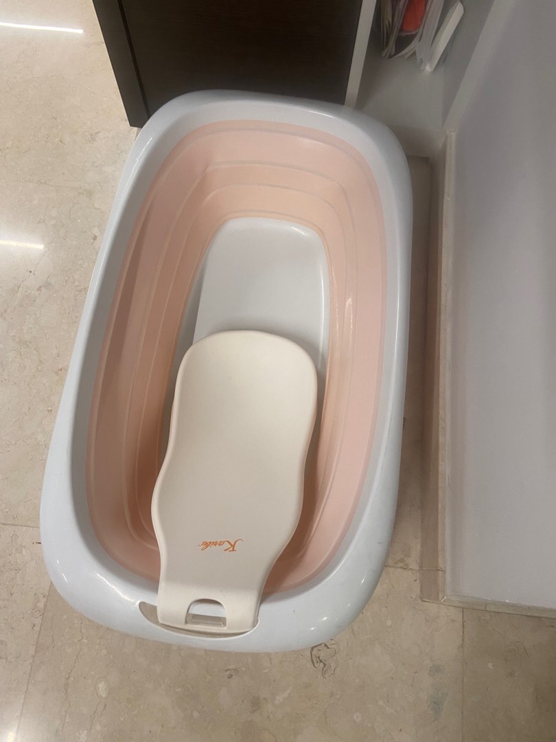 Bathtub for babies with newborn insert, Babies & Kids, Bathing