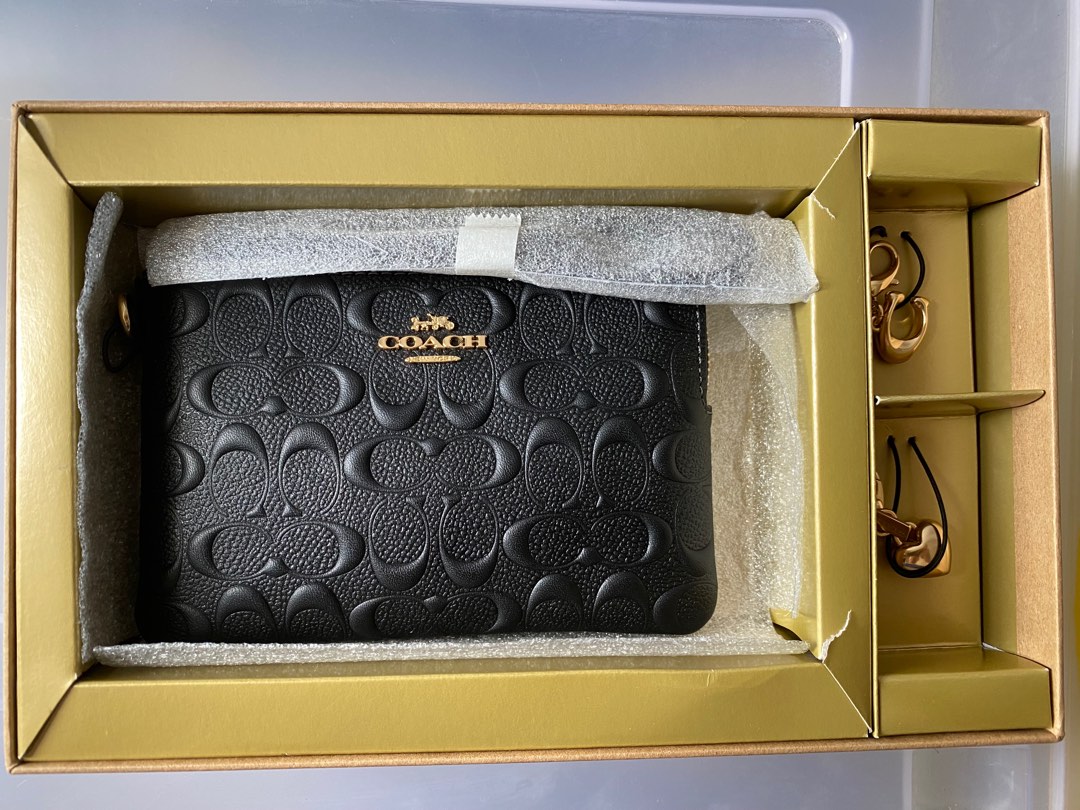 Coach boxed corner zip hotsell wristlet