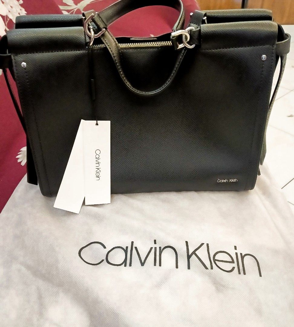 Calvin klein must tack tote