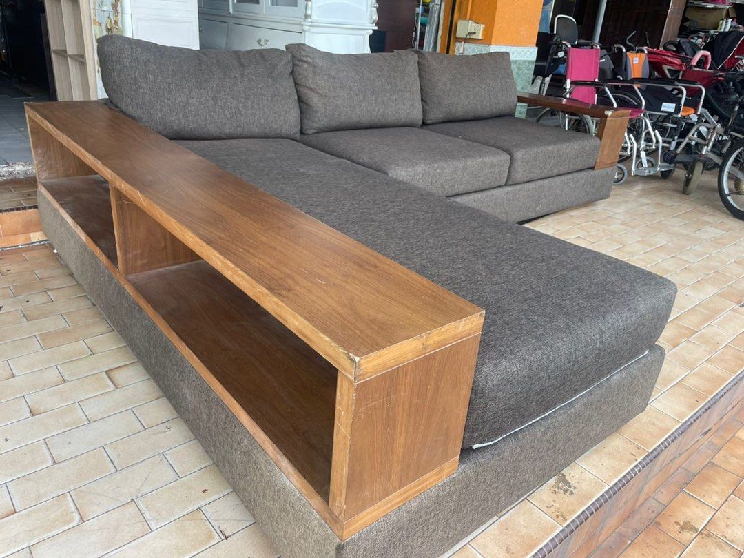 Cellini sofa ( jb outlet, Furniture & Home Living, Furniture, Sofas on