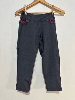 Cropped leggings / yoga pants