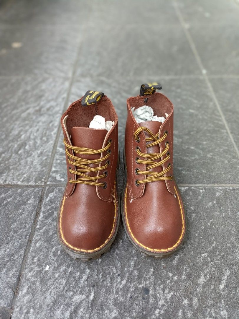 Martens kids, Fesyen Pria, Sepatu Sepatu Boot di Carousell