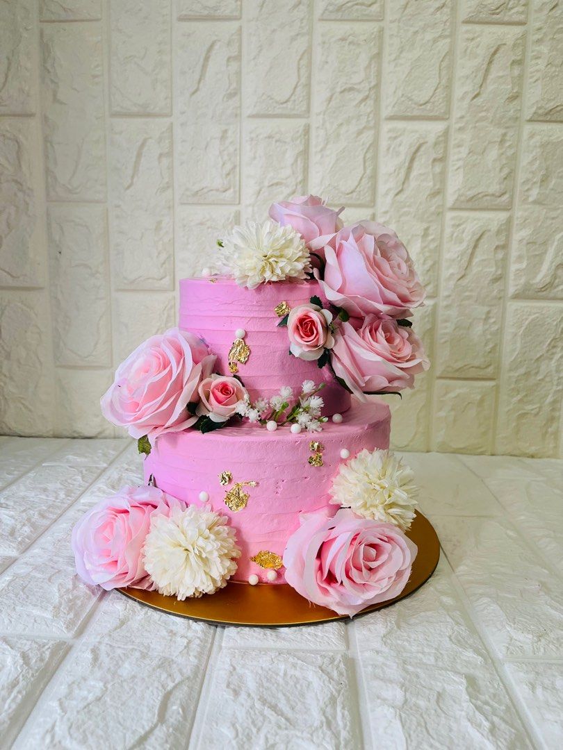 Eggless cakes /halal cake/customised cakes/wedding cake /engagement