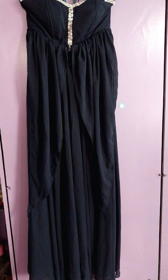 Evening Long Gown (Category: Evening dresses & gowns) located in Manila. Submitted by jl.stuffph (Listing ID 1230748801, Image 1). Description: Used twice only Size: Medium-Semi Large Loc: Tondo Manila.
