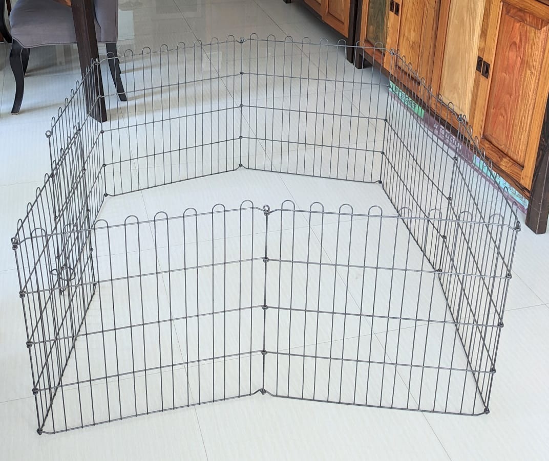 Foldable pet enclosure on Carousell
