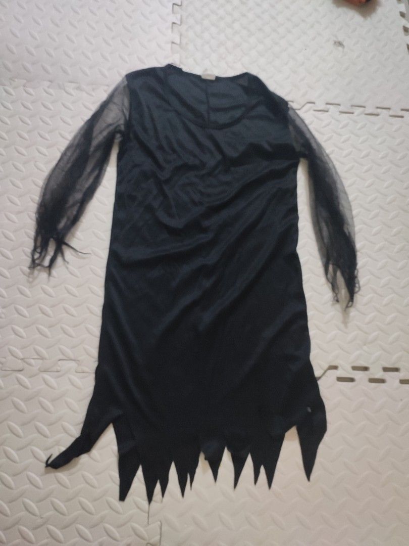 For sale witch costume (Category: Sets or Coordinates) located in Mandaluyong City. Submitted by derekalava (Listing ID 1230900987, Image 1). Description: for sale witch costume size small medium if interested please call txt or pm me see pics for the condition thank you.