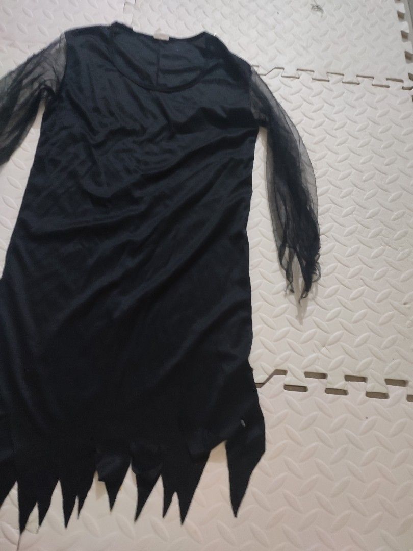 For sale witch costume (Category: Sets or Coordinates) located in Mandaluyong City. Submitted by derekalava (Listing ID 1230900987, Image 3). Description: for sale witch costume size small medium if interested please call txt or pm me see pics for the condition thank you.
