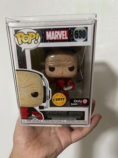 FUNKO POP ! Dead pool gamer with acrylic pop protector