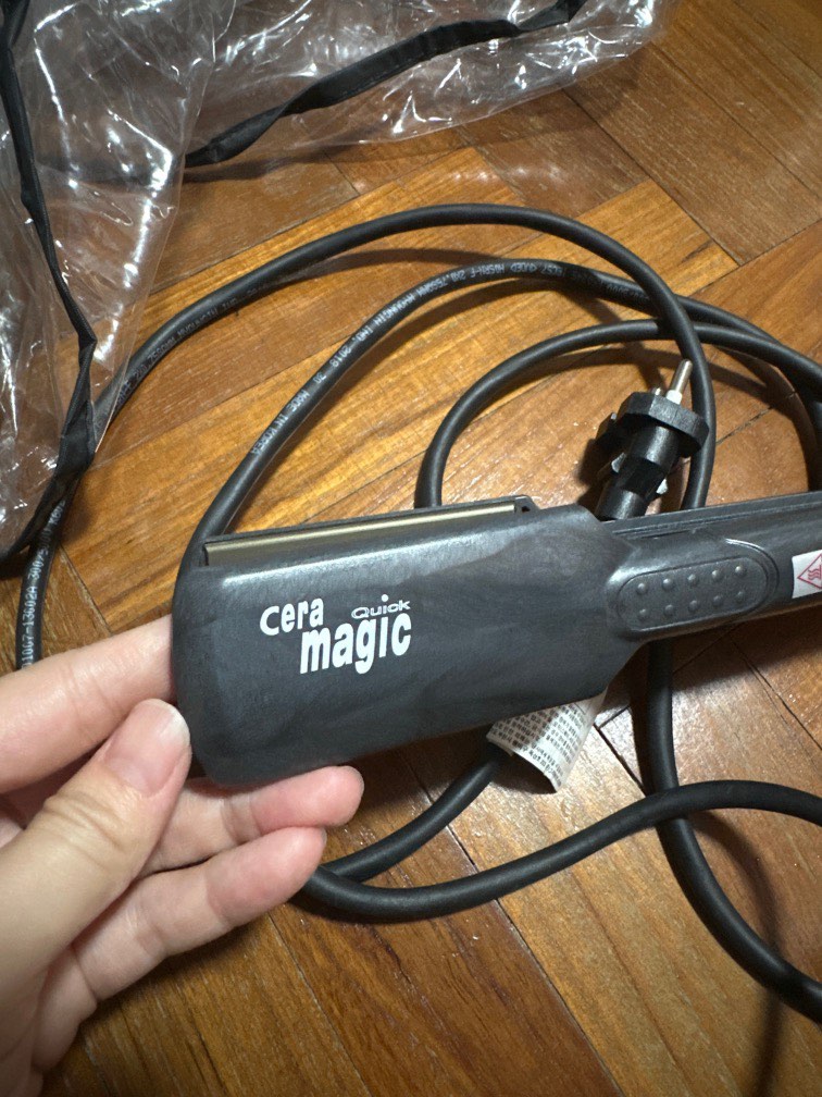 Hair straightener Cera Magic
