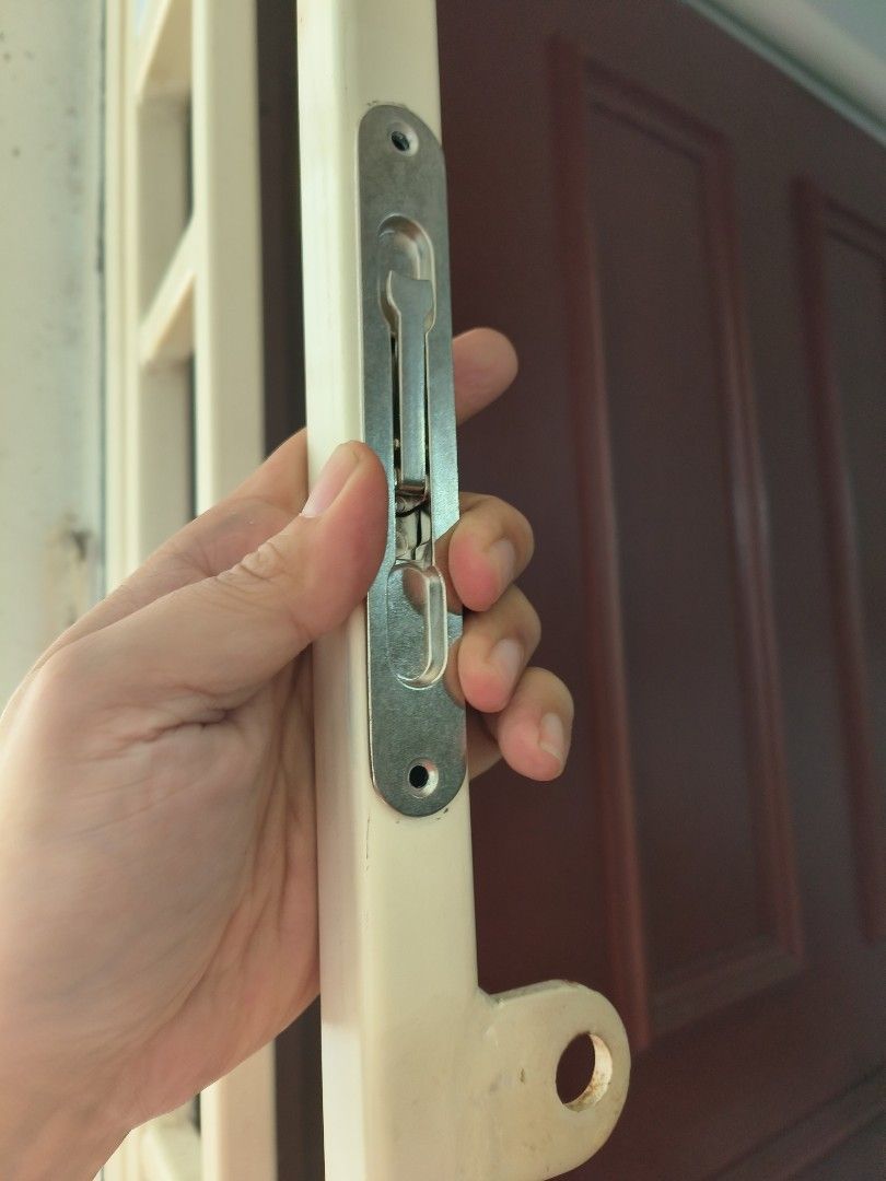 HDB metal gate latch. Door latch installation. Door latch repair. Flush