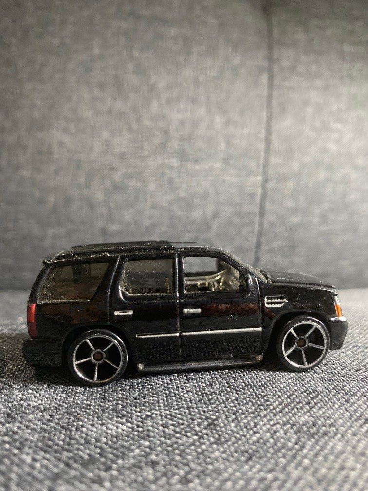 07 cadillac escalade hot wheels store