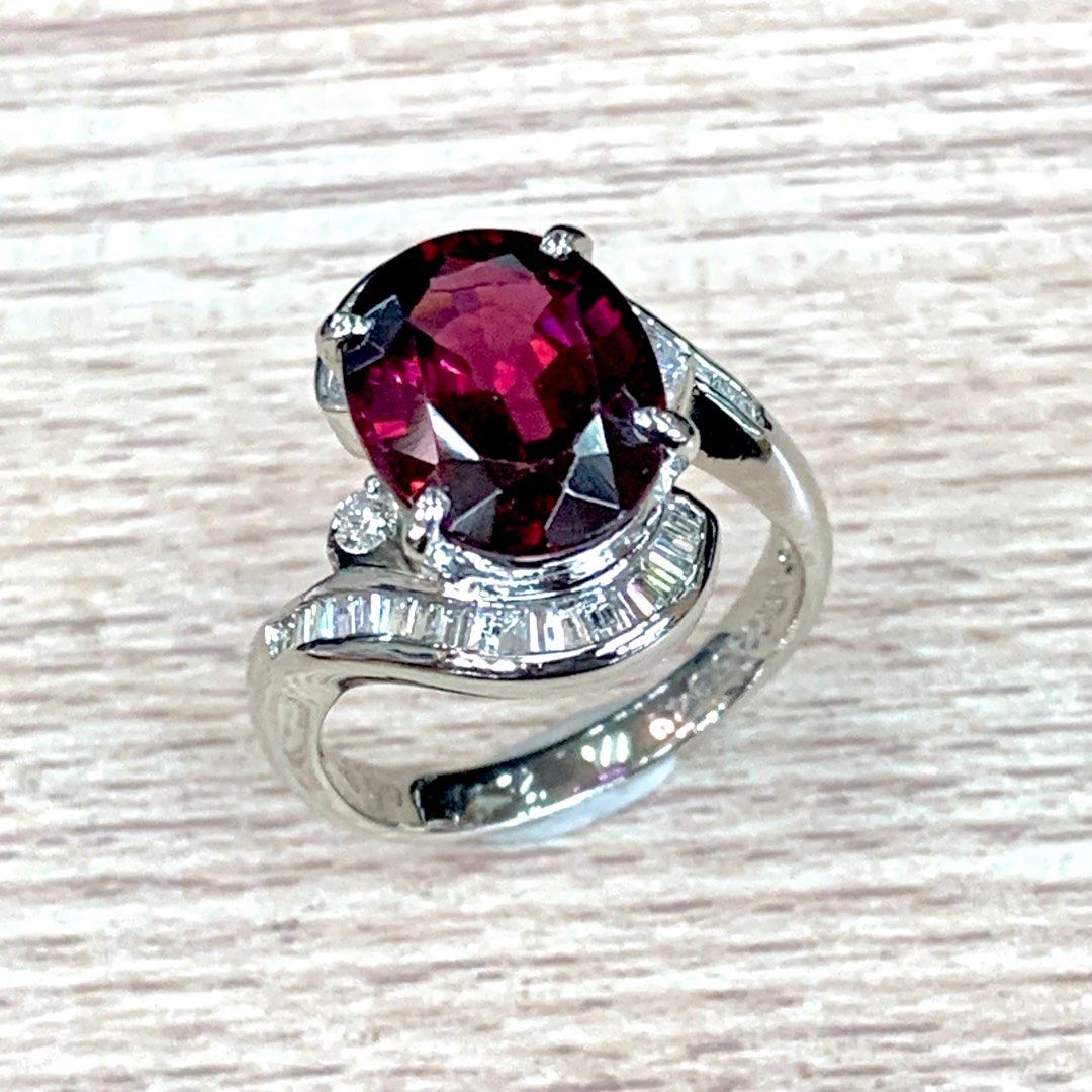 JE Platinum Garnet Diamond Ring