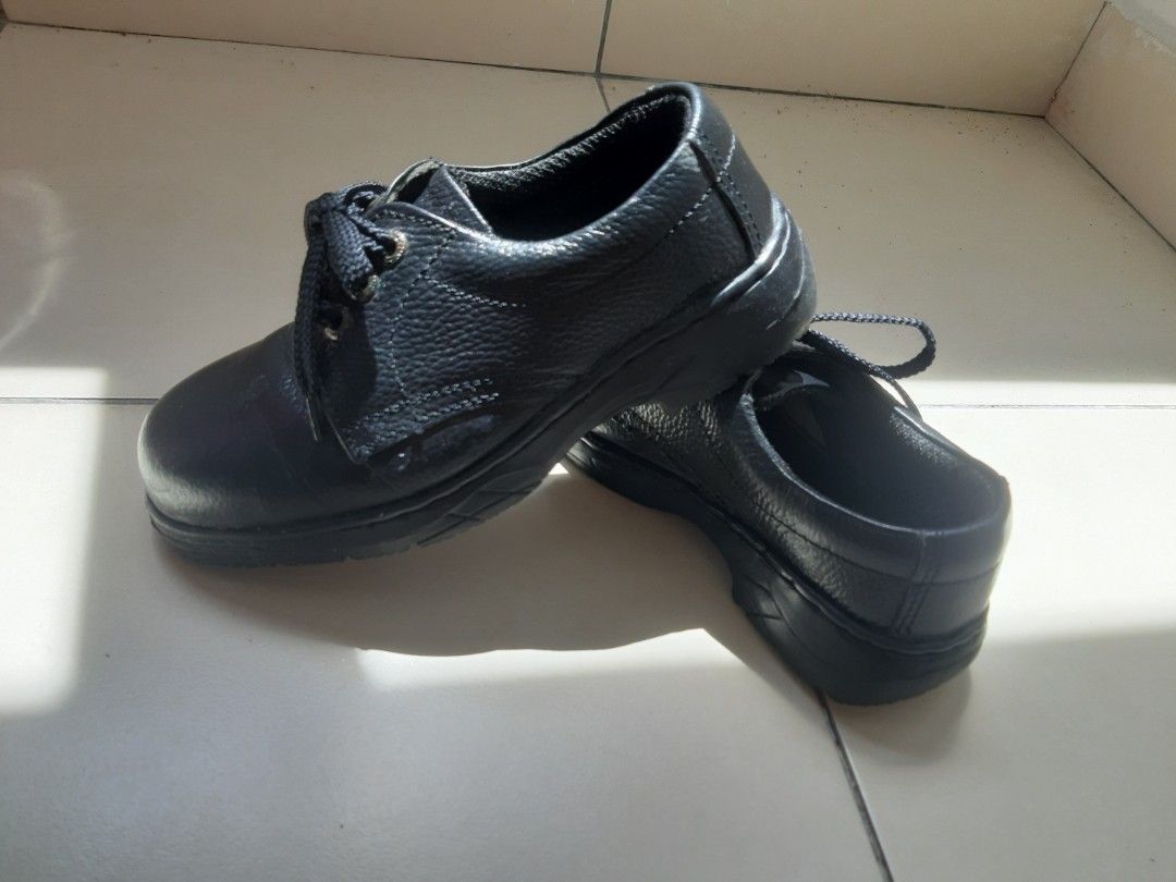 Safety shoes untuk hotsell kitchen