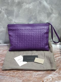 Like new Bottega Veneta leather clutch - BV purple intrecciato leather wristlet