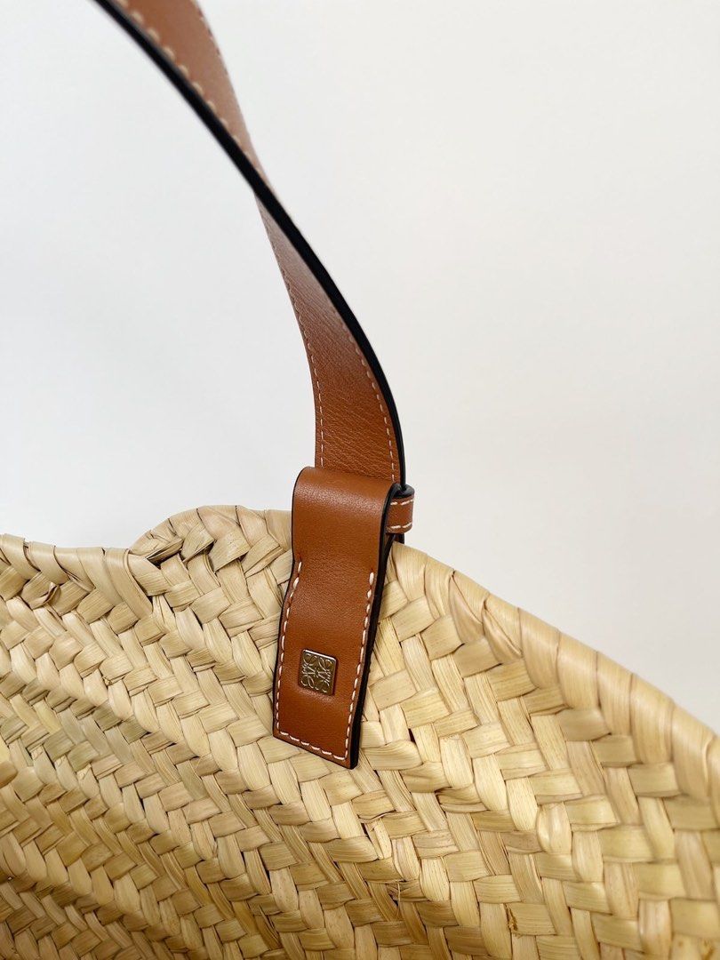 Loewe basket bag (Category: Luxury Bags & Wallets) located in Manila. Submitted by dwine_rheets (Listing ID 1230820027, Image 3). Description: Loewe Basket Bag in Palm Leaf And Calfskin Pre owned Good as new With dustbag.