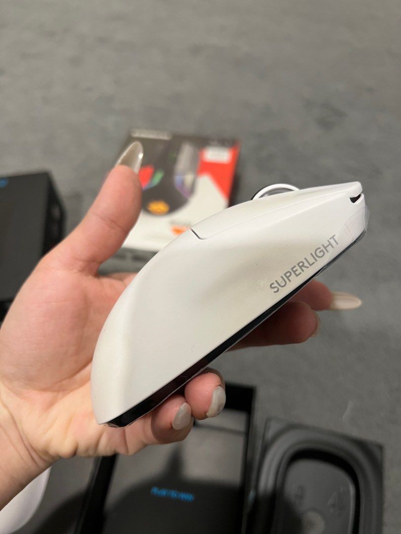 Gpw online superlight white