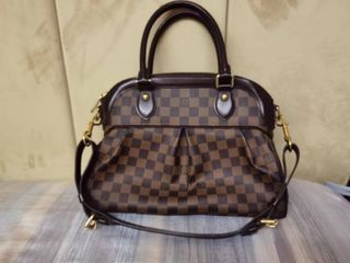 $2600 Louis Vuitton Classic Damier Ebene Canvas Trevi PM Satchel