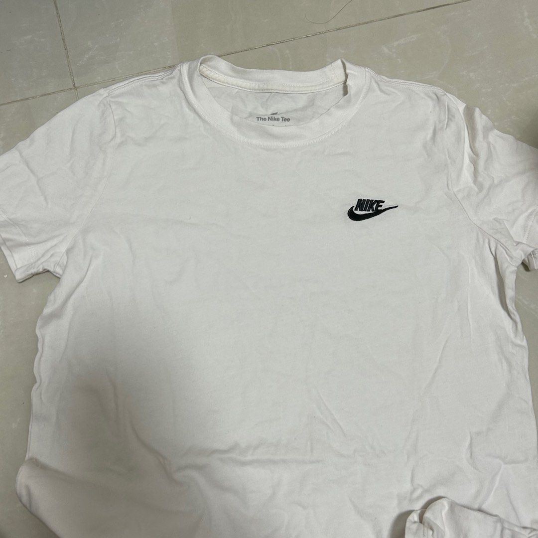 White nike sales shirt women's