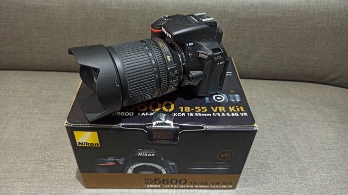 出售】Nikon D5600 數位單眼相機國祥公司貨盒裝完整9成新, 相機攝影