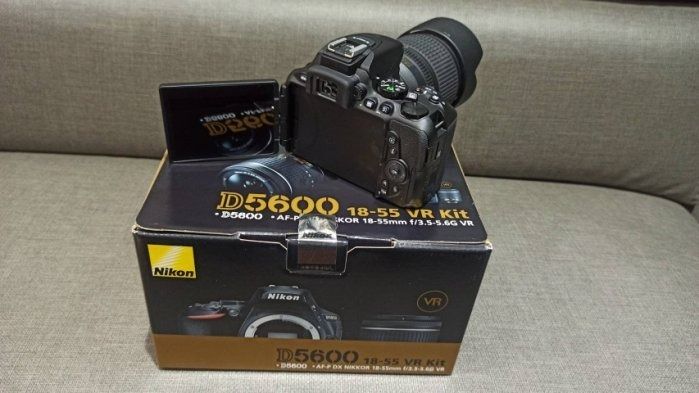出售】Nikon D5600 數位單眼相機國祥公司貨盒裝完整9成新, 相機攝影