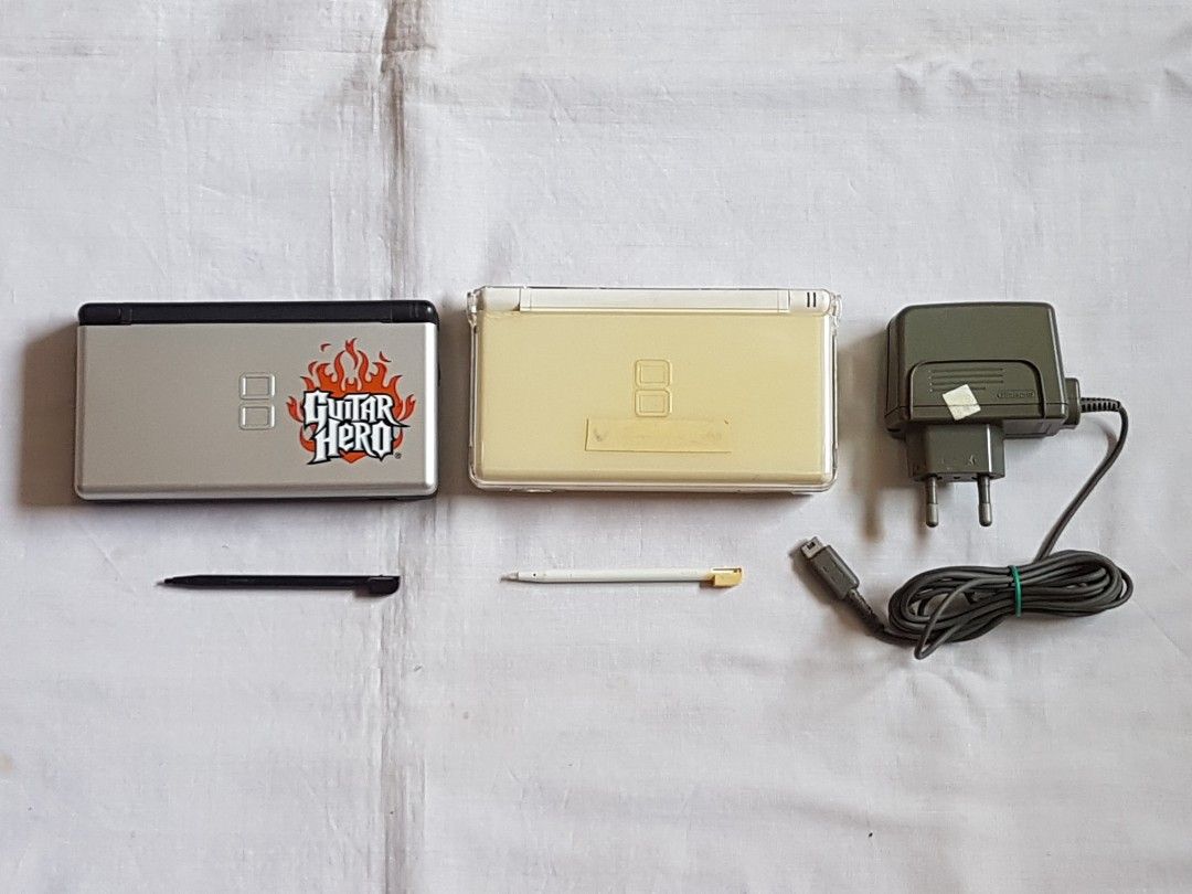 Nintendo DS Lite Guitar Hero Nintendo DS Lite White Colour