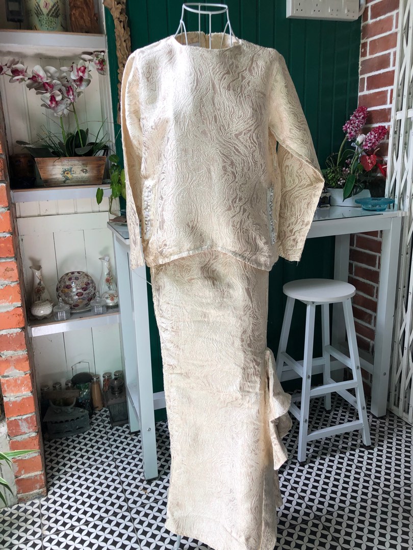 Odda KL kurung modern raya, Women's Fashion, Muslimah Fashion, Baju ...