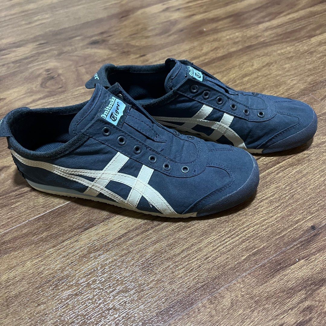 Onitsukatiger Maxico 66 slip on (Category: Sneakers) located in Singapore. Submitted by whitechocolatebar (Listing ID 1230887355, Image 2). Description: Maxico 66 Slip on Size: ERU 37.5/US 5/23.5cm Condition as shown in photos..
