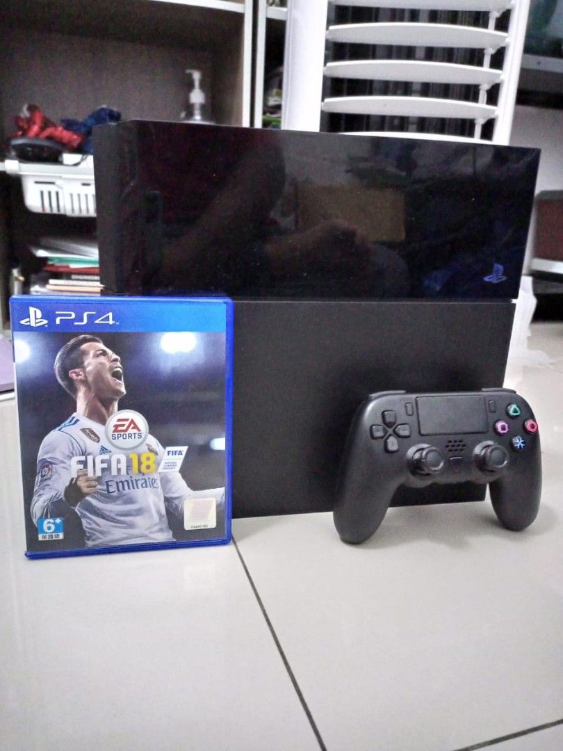 Playstation 4 500GB Console two controllers + FIFA 24 (USED