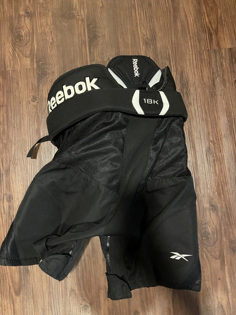 Reebok 18K Ice Hockey pants S/P, Sports Equipment, Sports & Games, Rollerblades & Scooters on Carousell