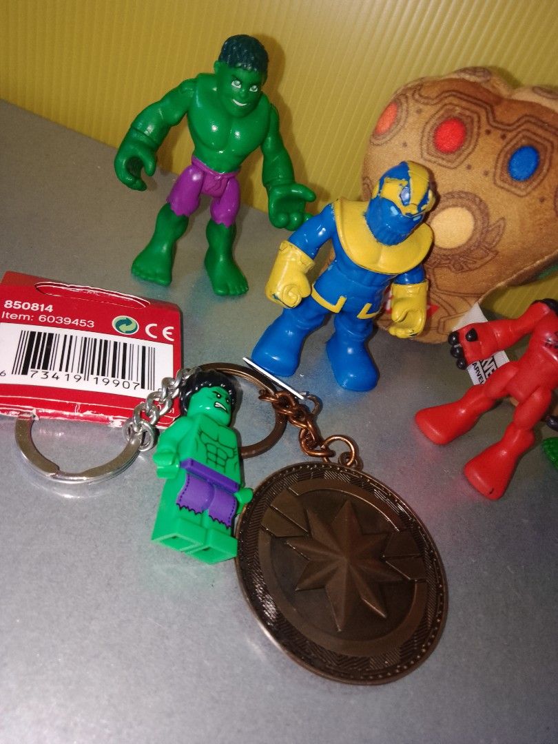 Spiderman Hulk captain marvel Thanos figure keychain lego toys Hasbro
