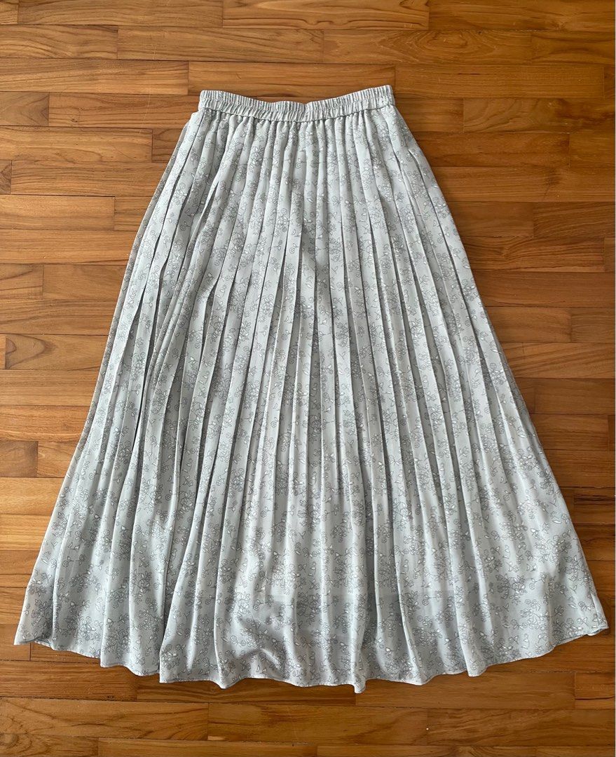 Uniqlo Midi Pleated Skirt Grey Chiffon Floral Printed