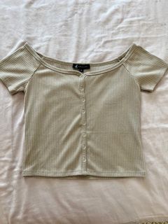 (Category: ) located in . Submitted by olivia.wardrobe (Listing ID 1230849706, Image 1). Description: .