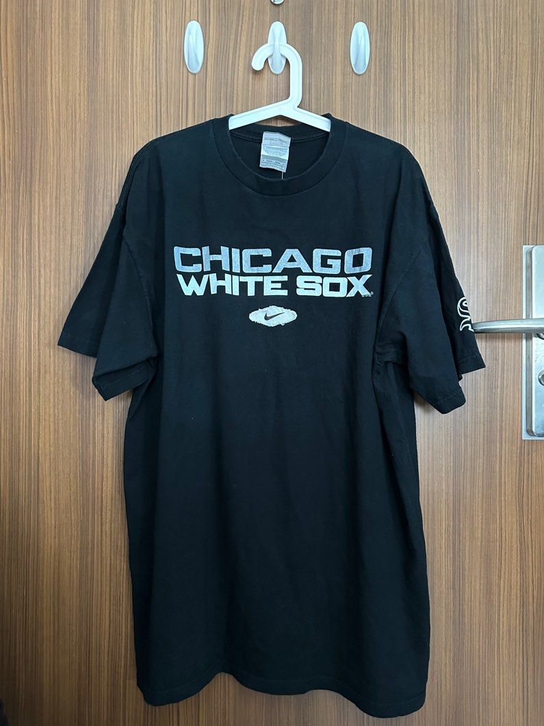 XL: vintage nike chicago white sox tee in black, Men's Fashion