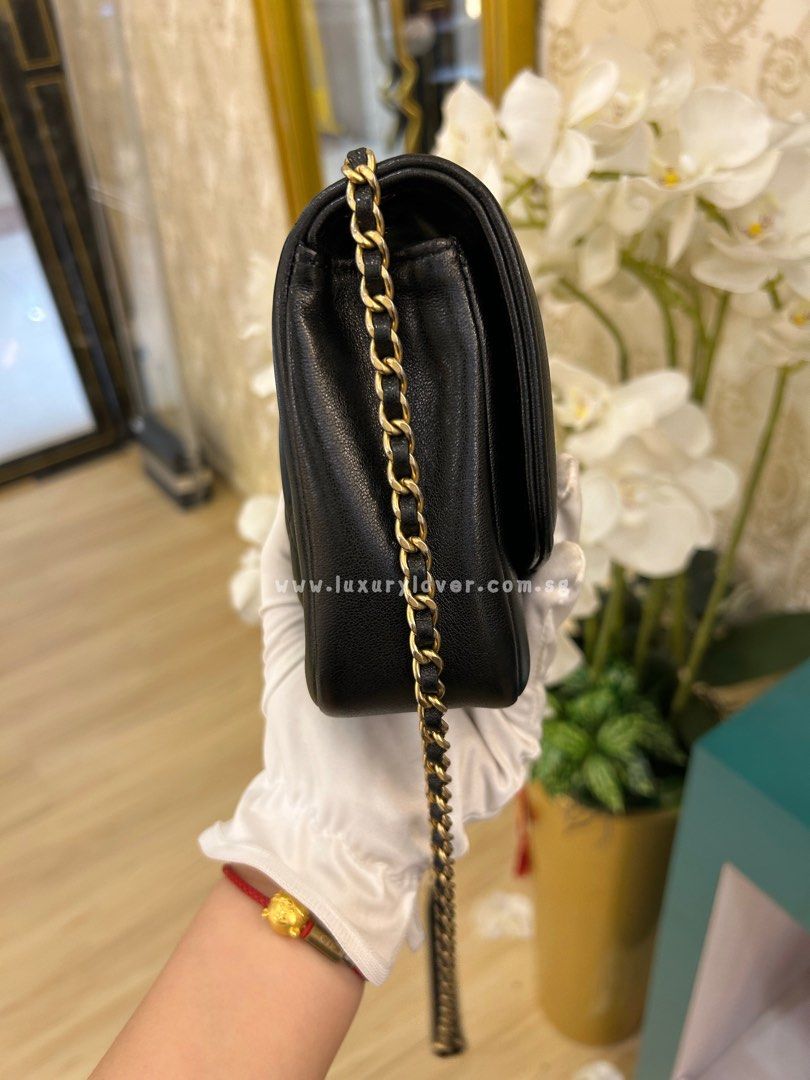 20 Like New Chanel Diana Reissue Flap 2015 Black Lamb GHW, Luxury