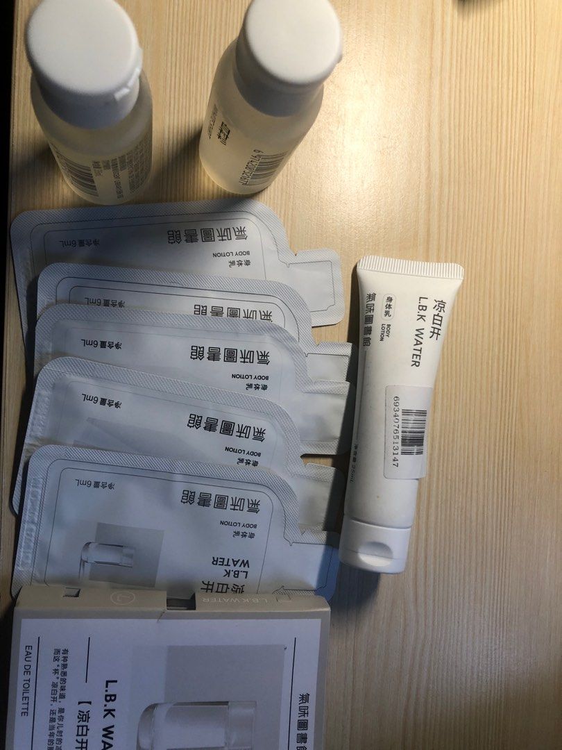 9pc samples (Category: Face Care) located in Singapore. Submitted by star_3377 (Listing ID 1231085495, Image 1). Description: .