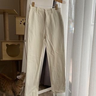 白色直筒牛仔褲