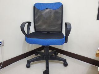 透氣辦公椅／電腦椅